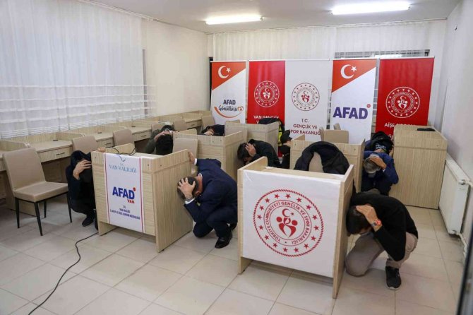 Van’daki Kyk Yurtlarında Deprem Tatbikatları Yapıldı