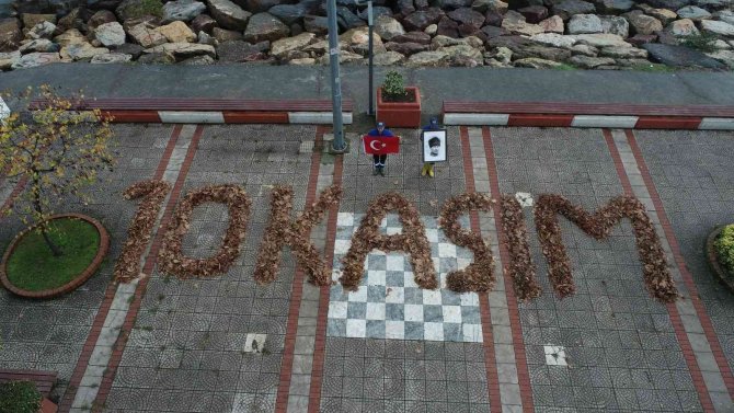 Temizlik İşçileri Sonbahar Yapraklarından 10 Kasım Yazdı