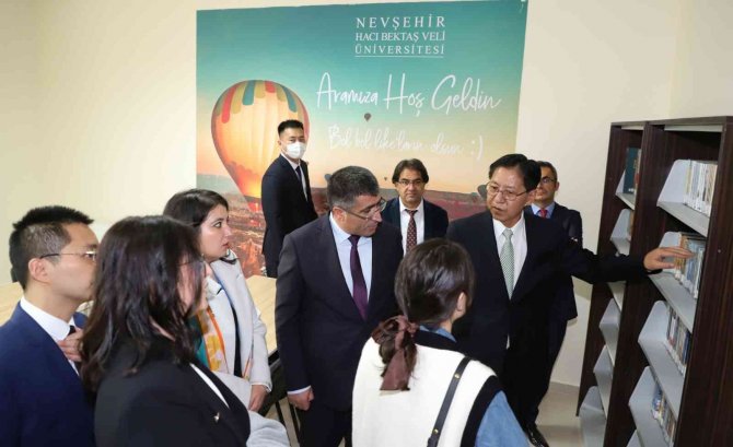 Çin Halk Cumhuriyeti Ankara Büyükelçisi Shaobinx, Nevü’lü Öğrencilerle Bir Araya Geldi