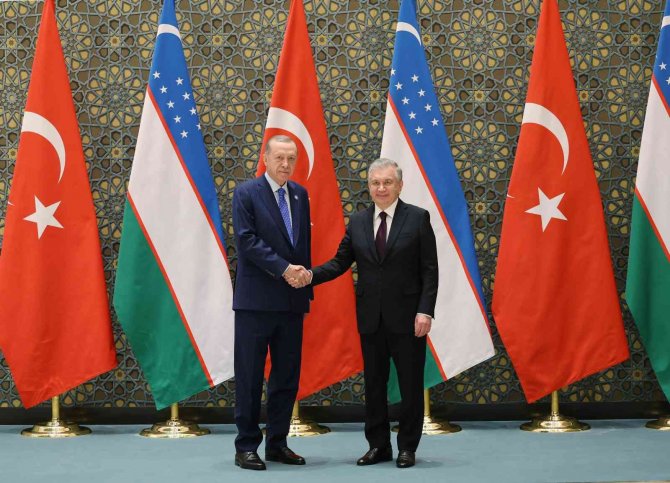 Cumhurbaşkanı Erdoğan, Özbekistan Cumhurbaşkanı Mirziyoyev İle Görüştü