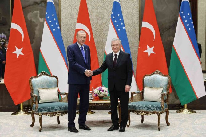 Cumhurbaşkanı Erdoğan, Özbekistan Cumhurbaşkanı Mirziyoyev İle Görüştü