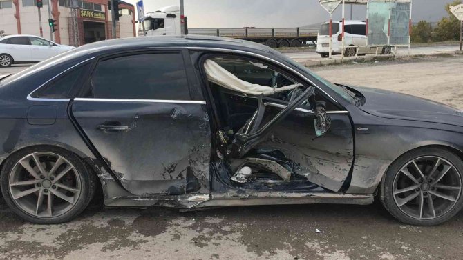 Elazığ’da İki Araç Çarpıştı: 5 Yaralı