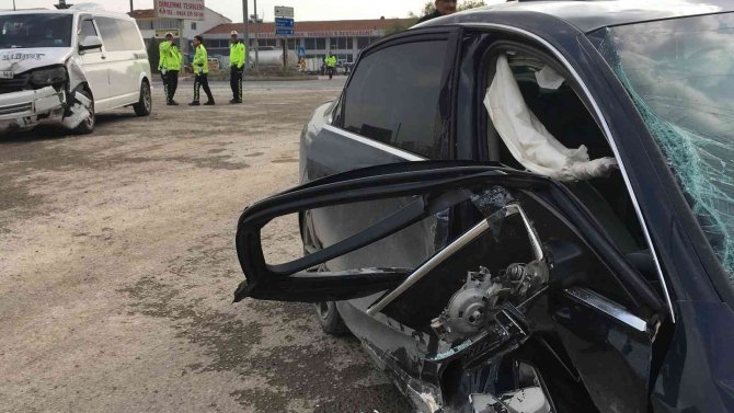 Elazığ’da İki Araç Çarpıştı: 5 Yaralı
