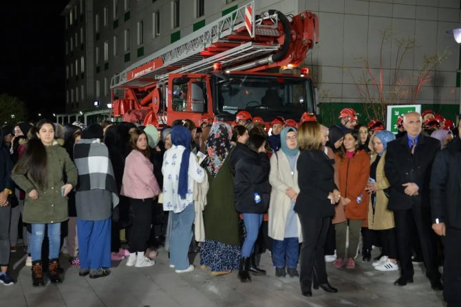 Erzurum’da "Çök-kapan-tutun Ve Tahliye" Tatbikatı Yapıldı