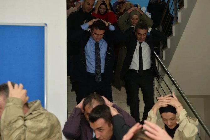 Erzurum’da "Çök-kapan-tutun Ve Tahliye" Tatbikatı Yapıldı