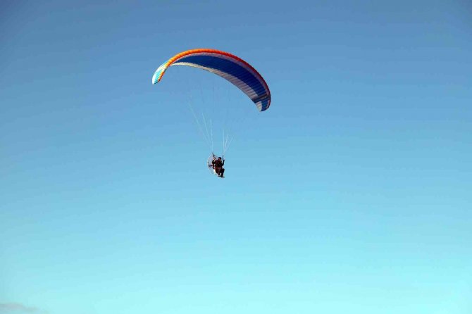 Denizde Kaybolan Şahsı Arama Çalışmalarına Paramotorlu Destek