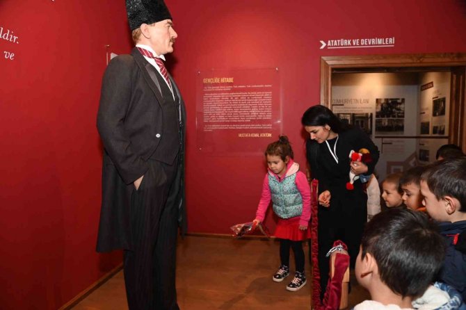 Karesi Atatürk Evi’ne 1 Yılda 70 Binin Üzerinde Ziyaretçi