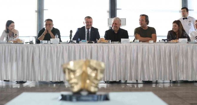 Başkan Büyükakın: "Türk Tiyatro Tarihine İz Bırakmayı Hedefleyen Bir Şehir Tiyatromuz Var"