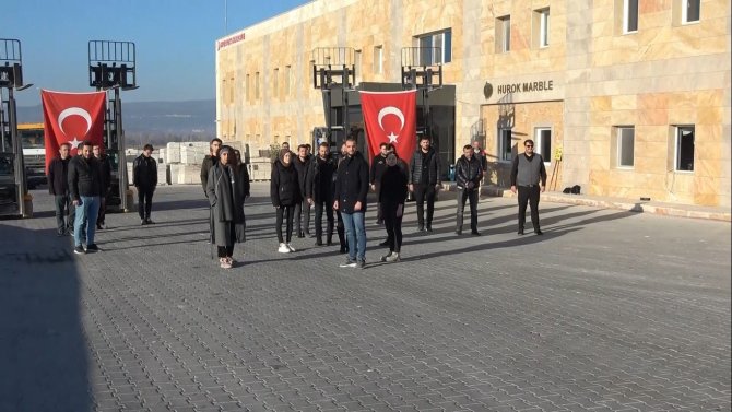 Hurok Marble Çalışanları, Atatürk’ü Ay Yıldız Silüeti Oluşturarak Andı