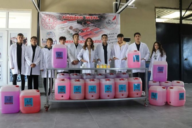 Gördesli Öğrenciler Temizli Ürünü Üretiyor