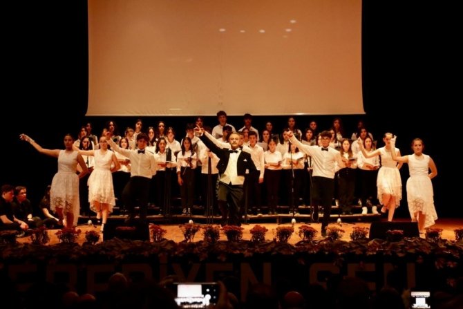 Muğla’da Vals Ve Zeybek Gösterisi Öğrenciler Tarafından Canlandırıldı