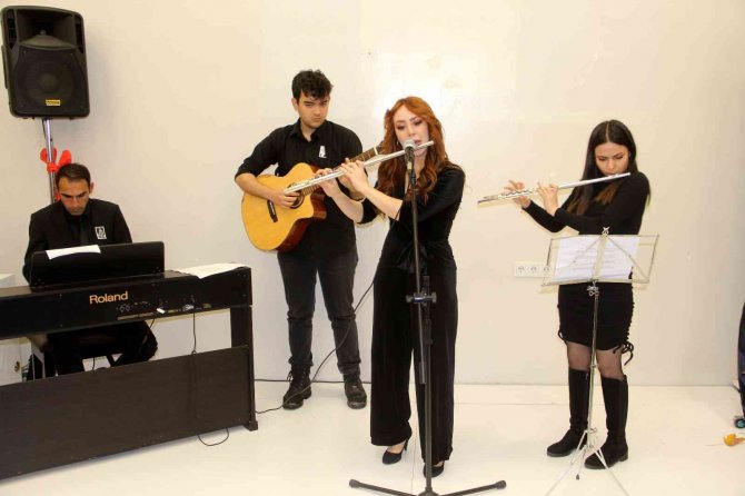 Cumhuriyet Üniversitesi Vakfı Okullarında 10 Kasım Anması