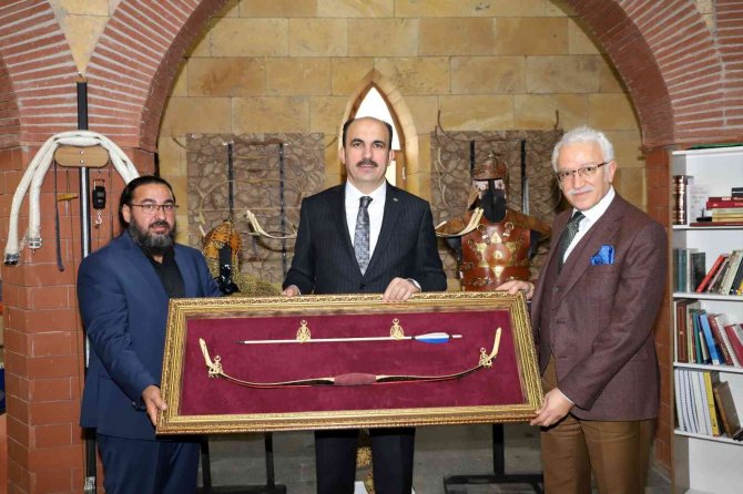 Kalehan Ecdat Bahçesi’ndeki Atölye Ziyaretçilerini Tarihte Yolculuğa Çıkarıyor