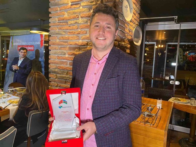 Tgrt Haber Yayın Planlama Şefi Gökhan Özbek’e Azerbaycan Medyasından Ödül