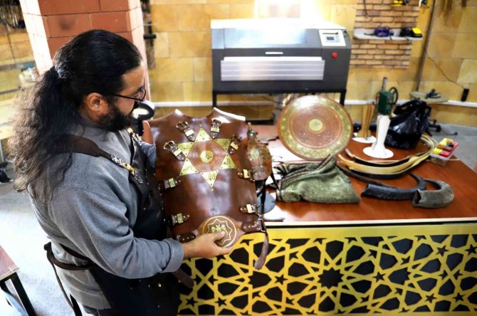 Kalehan Ecdat Bahçesi’ndeki Atölye Ziyaretçilerini Tarihte Yolculuğa Çıkarıyor