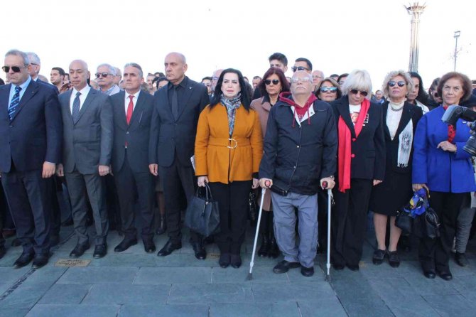 İ̇zmir, Atatürk’ü Andı