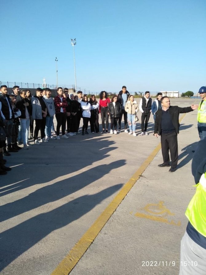 Üniversiteliler Liman İşleyişi Ve Kaçakçılıkla Mücadeleyle İlgili Bilgi Aldı