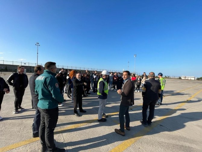 Üniversiteliler Liman İşleyişi Ve Kaçakçılıkla Mücadeleyle İlgili Bilgi Aldı