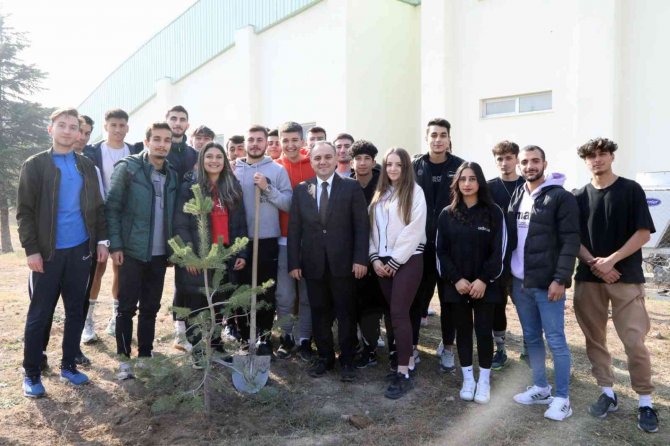 11 Kasım Milli Ağaçlandırma Günü’nde Fidanlar Erü’de Toprakla Buluştu