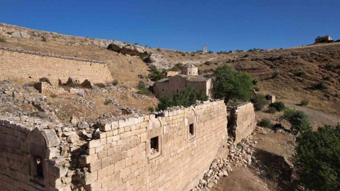 168 Yıllık Abrenk Kilisesi Kendi Haline Terk Edilmiş Durumda