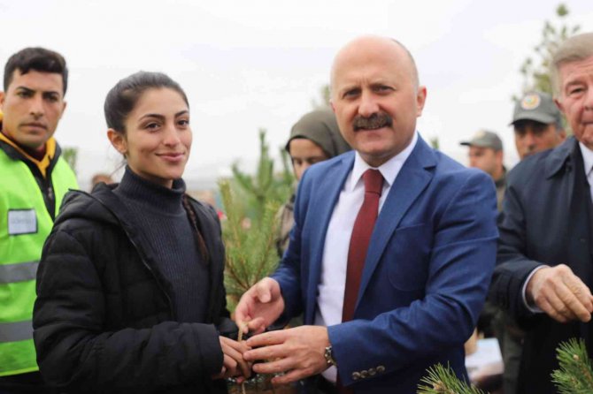 Ağrı’da Fidanlar Toprakla Buluştu
