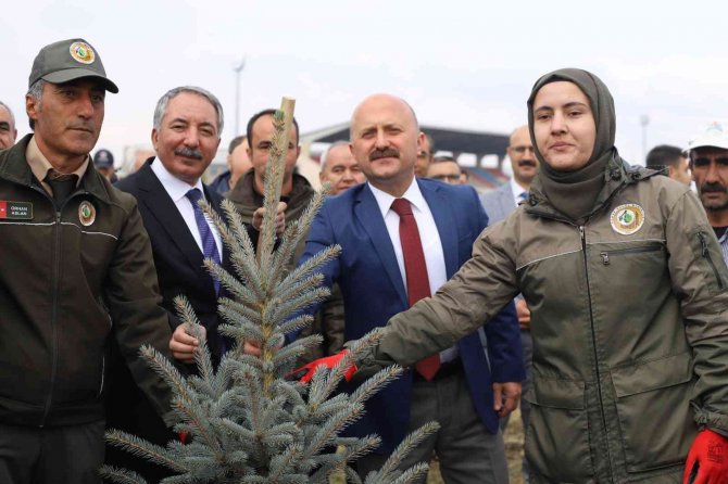 Ağrı’da Fidanlar Toprakla Buluştu