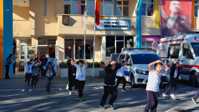 Bakırköy’de Okulda Deprem Ve Yangın Tatbikatı