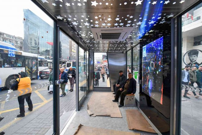 Başkent’te Modern Otobüs Duraklarının Montajı Başladı