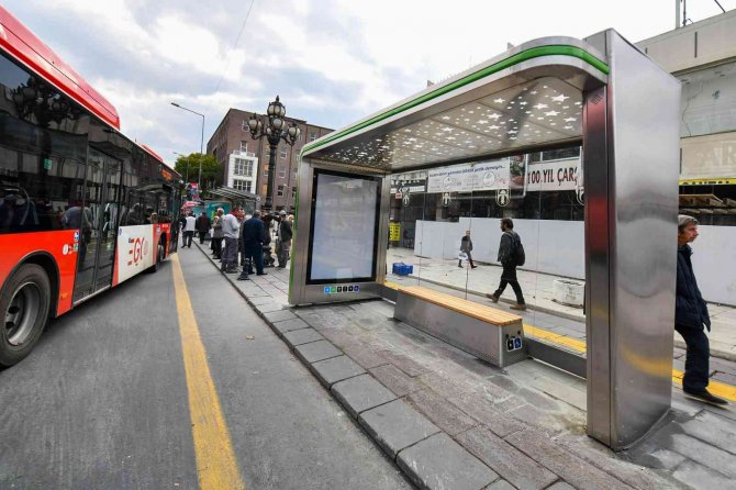 Başkent’te Modern Otobüs Duraklarının Montajı Başladı