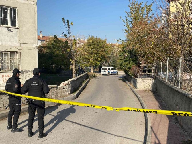 Başkent’te Afganistan Uyruklu 5 Kişinin Öldürüldüğü Evde İncelemeler Devam Ediyor