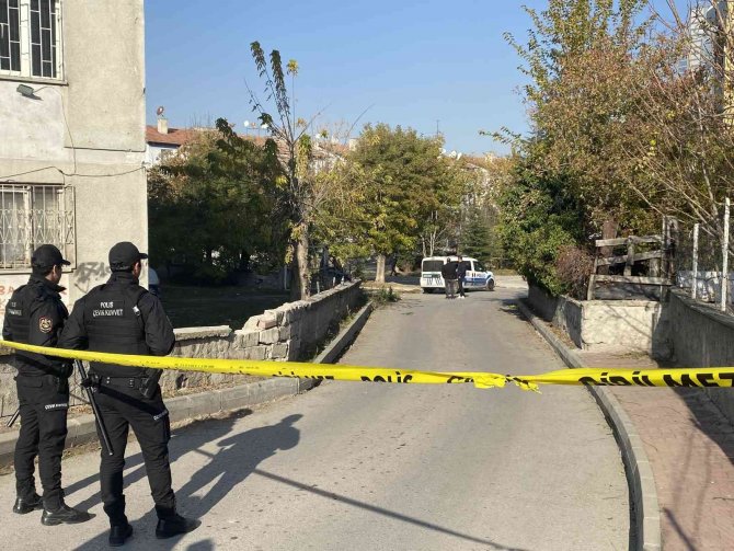 Başkent’te Afganistan Uyruklu 5 Kişinin Öldürüldüğü Evde İncelemeler Devam Ediyor