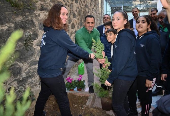 Beyoğlu’nda 11 Kasım ‘Milli Ağaçlandırma Günü’nde 1111 Fidan Dikildi