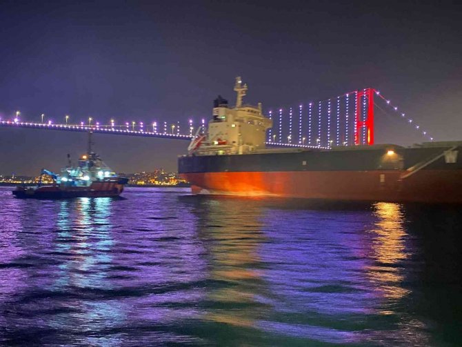 Boğaz’da Arızalanan 128 Metre Boyundaki Yük Gemisi Kurtarıldı