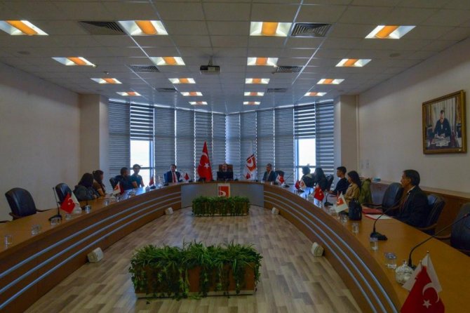 Bşeü’de Fakülte Birincilerine Ödül