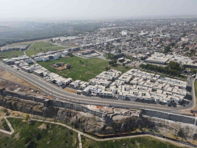 Bakan Kurum: “Tarihine, Kültürüne Yakışır Bir Sur’u Yeniden İnşa Ettik”