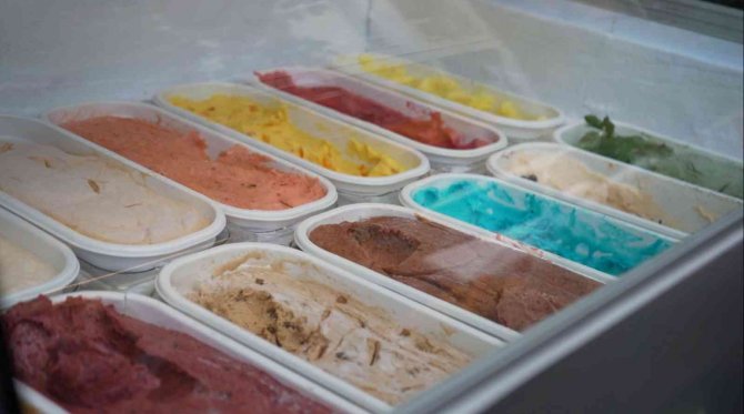 Meyve Ve Sebzelere 40 Yıldır Dondurmayla Ayrı Bir Lezzet Katıyor