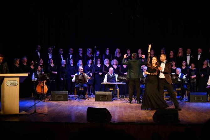 Atatürk, En Sevdiği Şarkılarla Anıldı