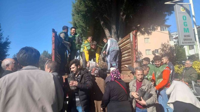 Gediz’de 15 Bin Fidan Dağıtıldı