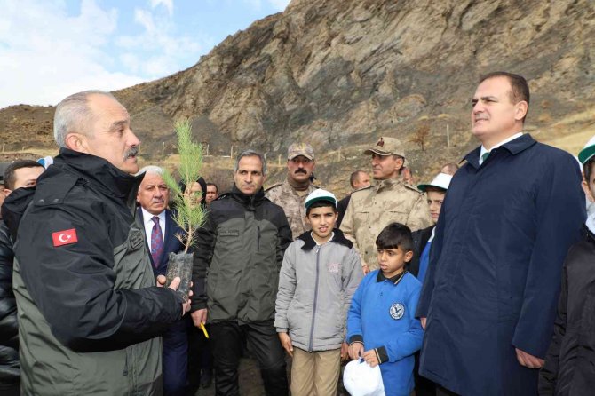 Hakkari’de 2 Bin 500 Fidan Dikildi