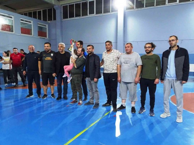 Hisarcık’taki Voleybol Turnuvasının Şampiyonu Şehitler Ortaokulu Oldu
