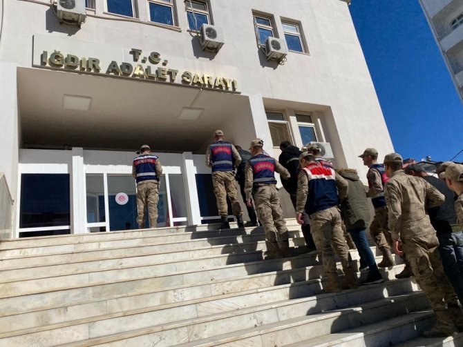 Iğdır’da Büyükbaş Hayvan Hırsızlığından 3 Kişi Tutuklandı