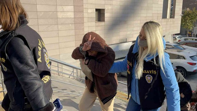 Dolandırıcılık Zanlısı Kadınlardan İlginç İşaret Ve Sözler