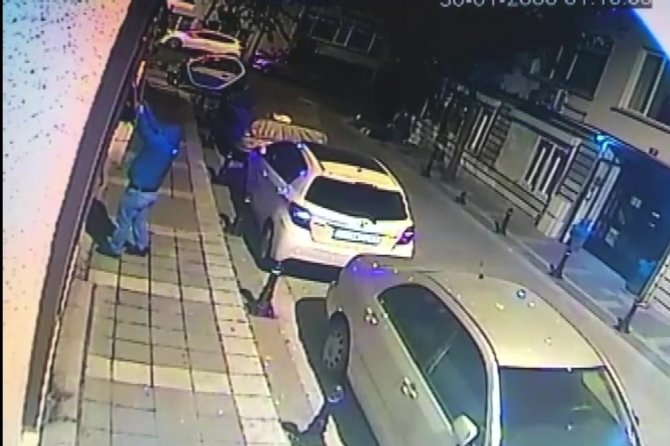 Kadıköy’de Pencereden Eve Giren Hırsız 10 Bin Dolar İle 500 Bin Tl’lik Ziynet Eşyası Çaldı