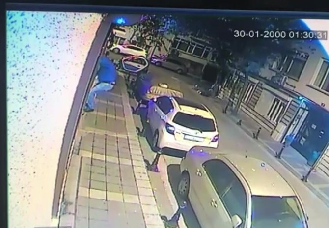 Kadıköy’de Pencereden Eve Giren Hırsız 10 Bin Dolar İle 500 Bin Tl’lik Ziynet Eşyası Çaldı