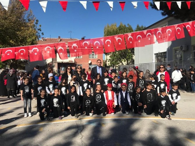 Öğrenci Ve Öğretmenlerden Muhteşem Gösteri