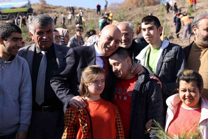 Keçiören’de Bin 111 Fidan Toprakla Buluştu