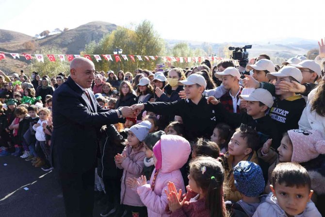 Keçiören’de Bin 111 Fidan Toprakla Buluştu