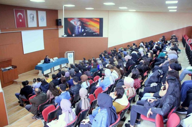 “İ̇dealden Pratiğe Atatürk’ü Anmak ” Konferansı