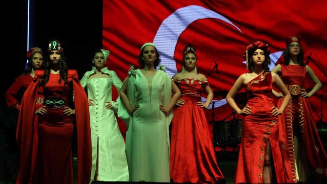 Kırklareli’nde ‘Türk Kırmızısı Ay Beyazı’ Defilesi