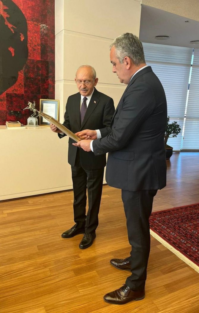 Esen, Kılıçdaroğlu’na Konyaaltı’nı Anlattı